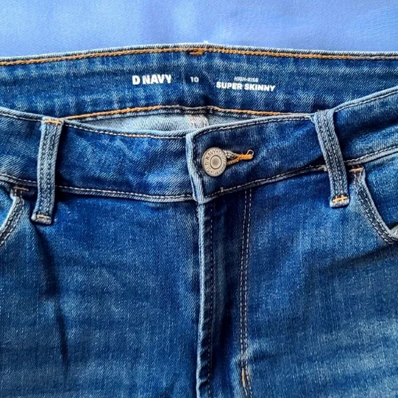 Old Navy Super Skinny Jeans - Picture 2 of 4